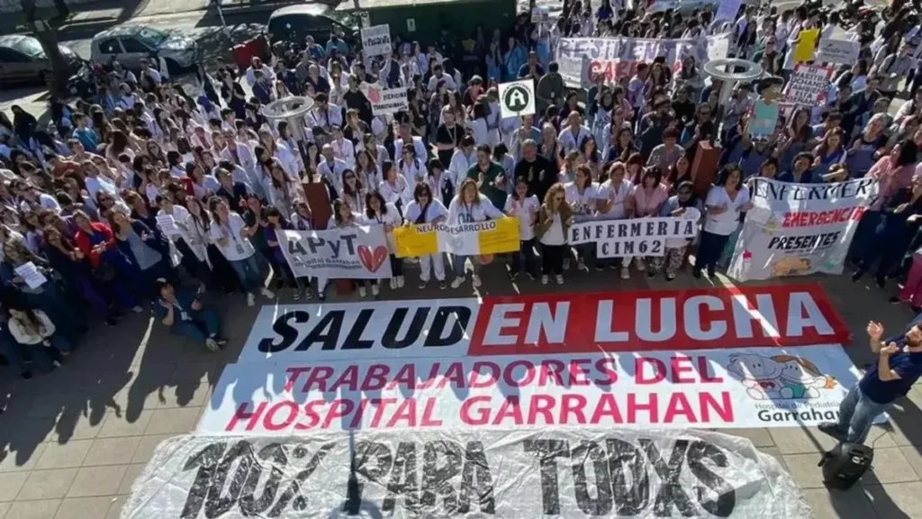 Cuando se le preguntó por los recortes al Hospital Garrahan y el conflicto con universidades públicas, Hartfield se desentendió: “Me mandaron algo, pero no vi nada. No estoy en gestión”. 