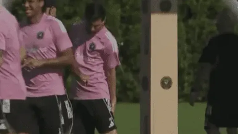 Lionel Messi se retiró del entrenamiento con una molestia y es duda ante Porto 4 Messi