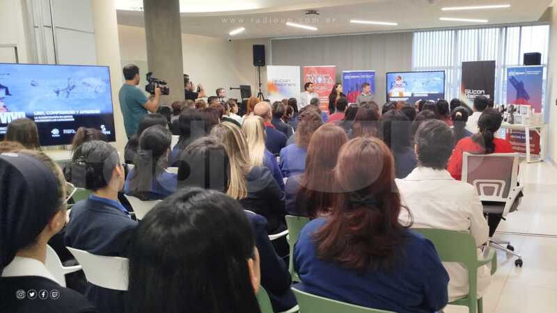 A Leer en Vivo: el SPEPM entregó tablets y auriculares a colegios privados de Misiones 8 SPEPM a leer en vivoo 3 - 7