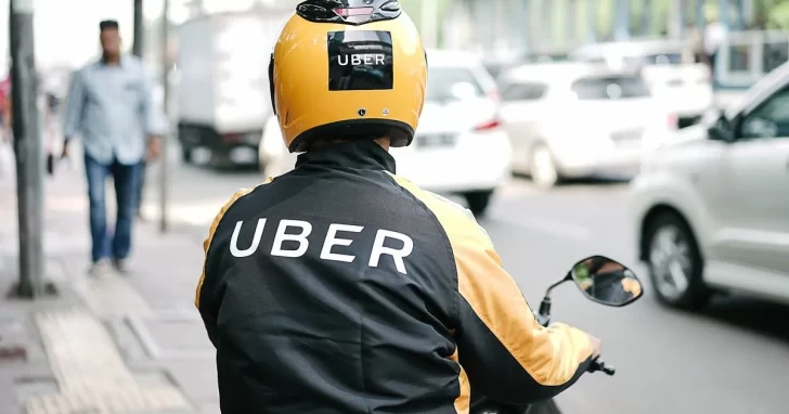 Uber Stop Chat: la función en motos que evita accidentes 4 Desde su lanzamiento, Uber Moto ya cuenta con más de 32.000 socios conductores en Argentina, y supera los 640.000 usuarios en 30 ciudades.