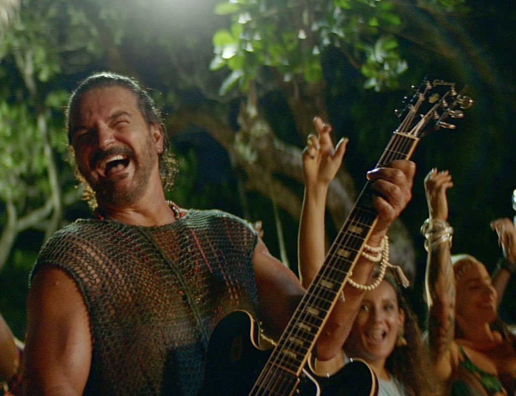 Ricardo Arjona anunció su regreso a los escenarios con una nueva gira y el lanzamiento de su álbum “Seco” 3 A más de un año de haberse sometido a dos cirugías de columna en Barcelona, el artista guatemalteco aseguró que se siente “mejor que nunca”