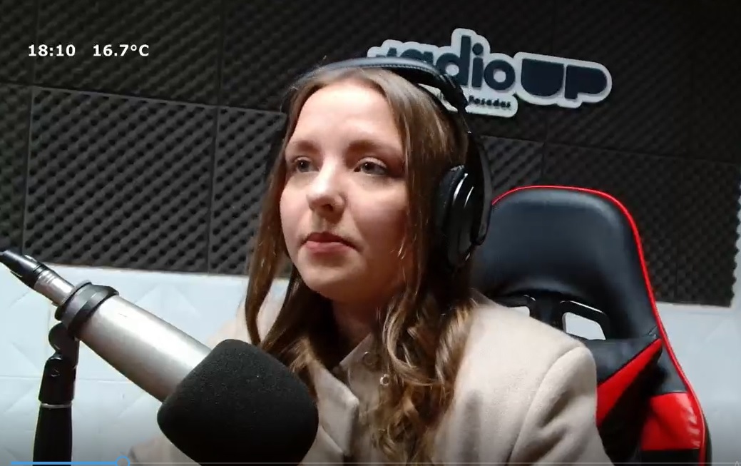 Aryathne Bar explicó los alcances de la futura ley de protección de niños y adolescentes en entornos digitales 1 La iniciativa contempla acciones de prevención, regulación de contenidos, inteligencia artificial y protocolos de actuación para abordar distintas problemáticas digitales.