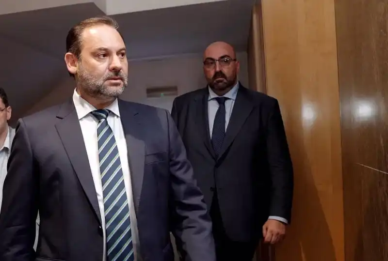 España: chats revelan trama sexual y corrupción 3 España: Ex asesor Koldo García —vinculado al ex ministro de Transporte José Luis Ábalos
