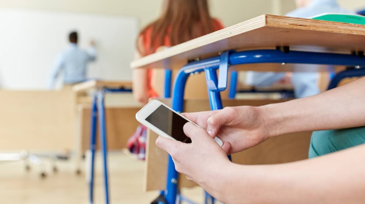 Familias de un 4° grado acordaron que menores no tengan celulares ni redes hasta entrar al secundario 2 Posadas colegios celulares