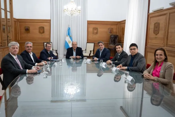 Nación reunió por primera vez al Consejo de Mayo con legisladores, empresarios y la CGT 3 Consejo de Mayo