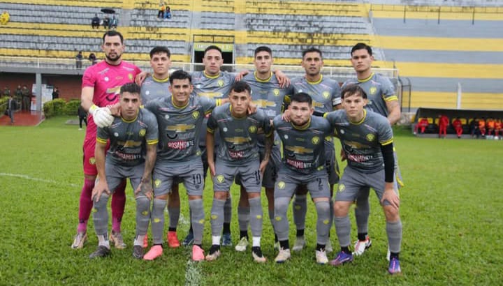 Federal A: Crucero cayó 1-0 ante Sarmiento de Resistencia y se hunde en la tabla 2 Con esta derrota, Crucero del Norte permanece en la novena posición de la tabla, con apenas 9 puntos, y ve cada vez más complicadas sus chances de clasificación a la siguiente fase.