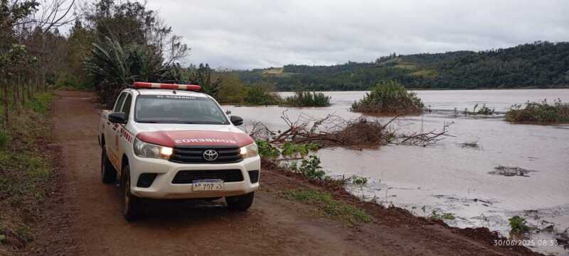 El Soberbio: "Tenemos tiempo de trabajar y evacuar a las familias de la zona" sostuvo el intendente 15 el soberbio uruguay 4 1 - 14