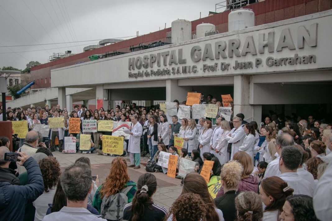 Los Residentes de hospitales en situación crítica: “Desde hace meses venimos manifestando una situación crítica” 3 garrahan asamblea 1068x712 1 - 2