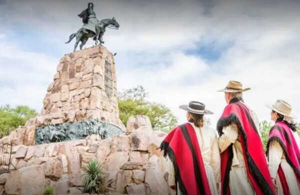 Güemes: el héroe de la patria que defendió la independencia hasta su último aliento 6 guemes plaza - 5