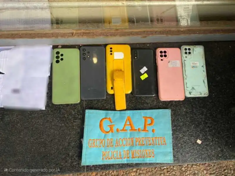 Los investigadores trabajan sobre la hipótesis de que los celulares secuestrados contienen información clave para desarticular la red, incluyendo nombres de colaboradores, movimientos bancarios y conversaciones con nuevas potenciales víctimas.