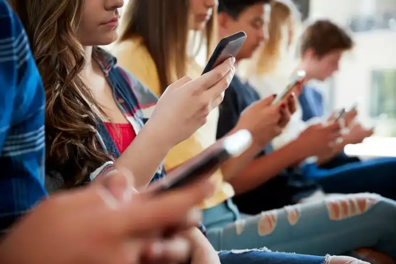 Ciberacoso en redes sociales: cómo proteger a niños y adolescentes en el mundo digital 3 “El acoso siempre existió, pero hoy se trasladó al mundo online”, explica Luis Lubeck, mentor educativo y vicepresidente segundo de Argentina Cibersegura.