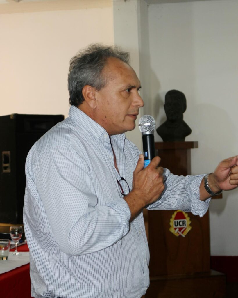 Fracaso de la UCR en Unidos por el Futuro: Walter “Chiquitín” Molina reconoció la pobre elección 7 El ex diputado Walter "Chiquitin" Molina quedó al frente de la renuncia en un corrimiento de lista tras la renuncia al partido de Rodrigo de Arrechea