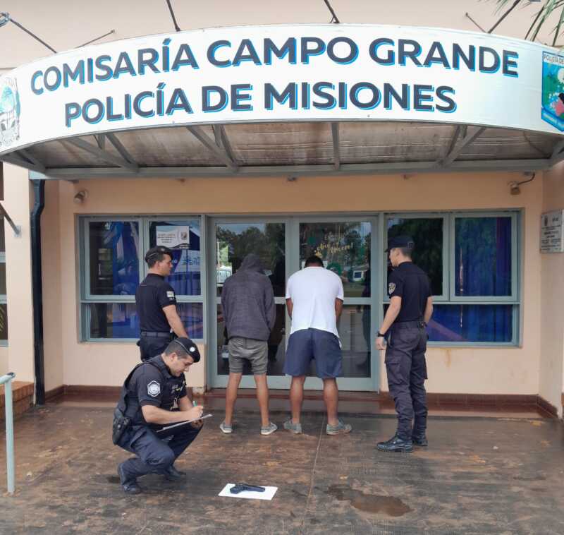 Capturan en Misiones a un peligroso narco brasileño del PCC con pedido de captura de Interpol 1 La Policía de Misiones capturó a un narco brasileño del PCC con alerta roja de Interpol. Estaba detenido por robo y será extraditado por narcotráfico.