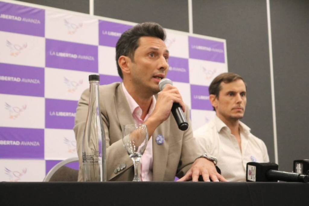 Diego Hartfield en Radio Up: "El Estado está asfixiando a los que quieren trabajar en Misiones" 4 Adrián Núñez (presidente de LLA Misiones) y Diego Hartfield en Puerto Iguazú