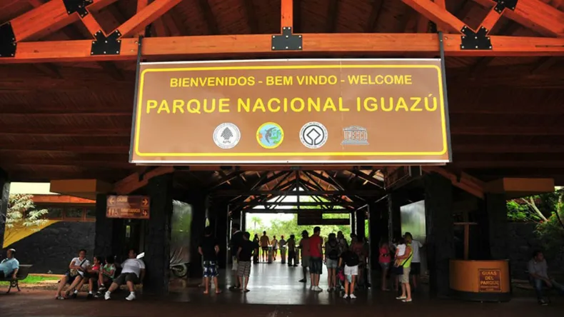 El turismo en el NEA se resiente por menor llegada de extranjeros e Iguazú se recupera 3 Cataratas del Iguazú parque impuesto