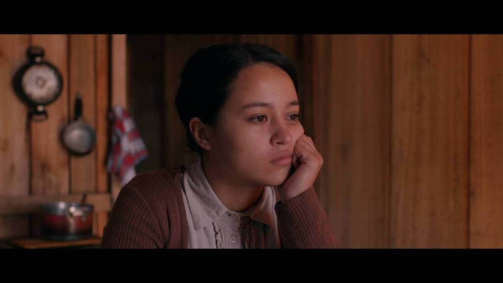 “Por tu bien”: El thriller misionero de Axel Monsú que sacude con su estreno nacional 3 La protagonista, Zulma, interpretada por Sabrina Melgarejo, es una adolescente que crece en una comunidad aislada, regida por normas impuestas desde el miedo.