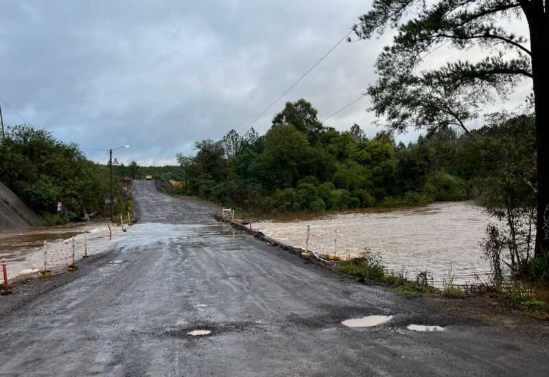 Tránsito cortado en la Ruta Provincial 7 por el desborde del arroyo Tabay 3 La Dirección Provincial de Vialidad (DPV) informó este domingo 29 de junio que quedó interrumpido el tránsito sobre la Ruta Provincial N.º 7, a la altura del puente provisorio sobre el arroyo Tabay