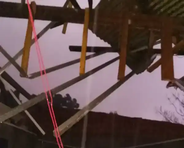 La Policía asiste a los afectados por el temporal que azotó Eldorado y San Pedro 4 san pedro temporal e1750677941761 - 3