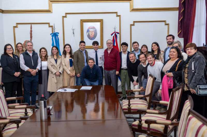 Passalacqua presentó el programa Cuentas Sanas junto al Banco Macro y ministerios. Habrá 30 talleres gratuitos de educación financiera en toda Misiones.