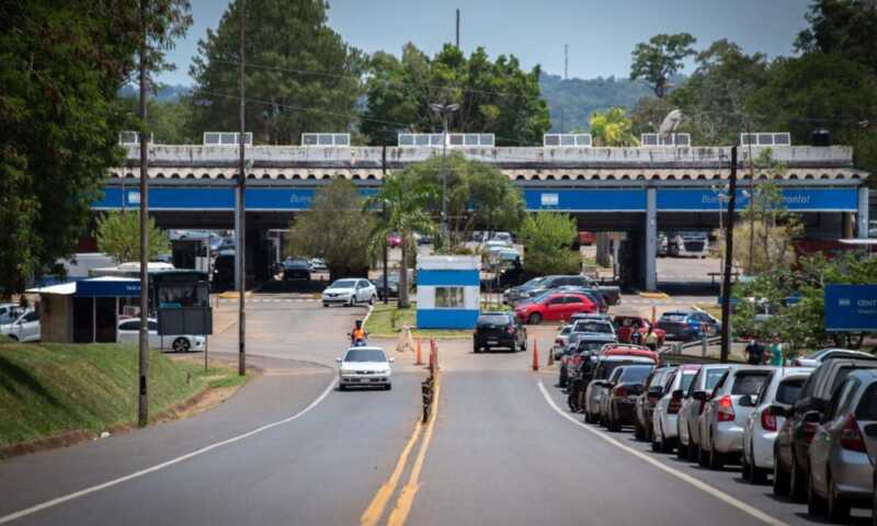Trabajadores de Puerto Iguazú se movilizan exigiendo agilidad migratoria 5 Colas Tancredo - 4