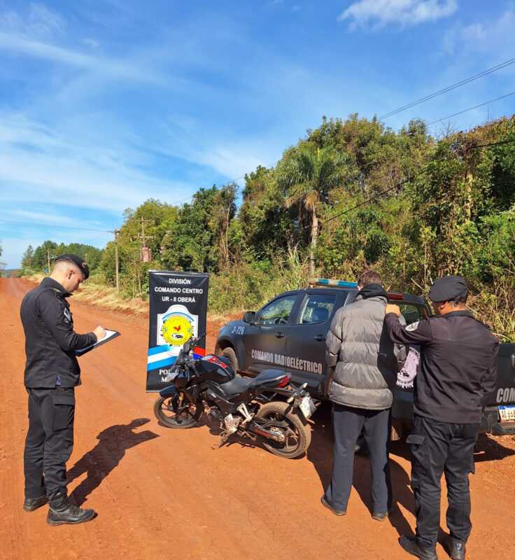 Recuperan dos vehículos tras estafas en Obera y San Vicente 3 El operativo permitió recuperar una camioneta y una moto que ya habían sido entregadas por sus dueños, víctimas de engaños cometidos en Oberá y San Vicente