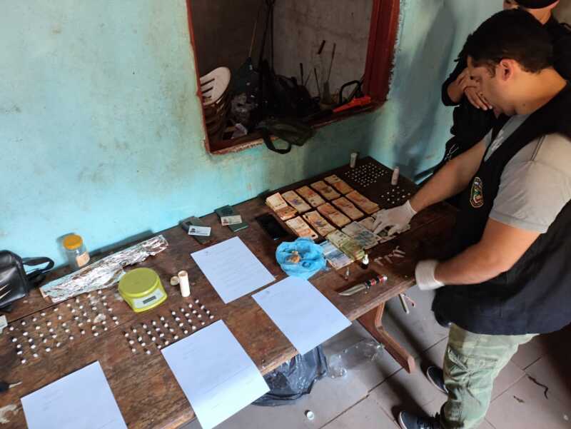 Operativo en Iguazú: 147 dosis cocaína, celulares y motos secuestradas 3 Iguazú: incautan más de 140 dosis de cocaína en allanamientos