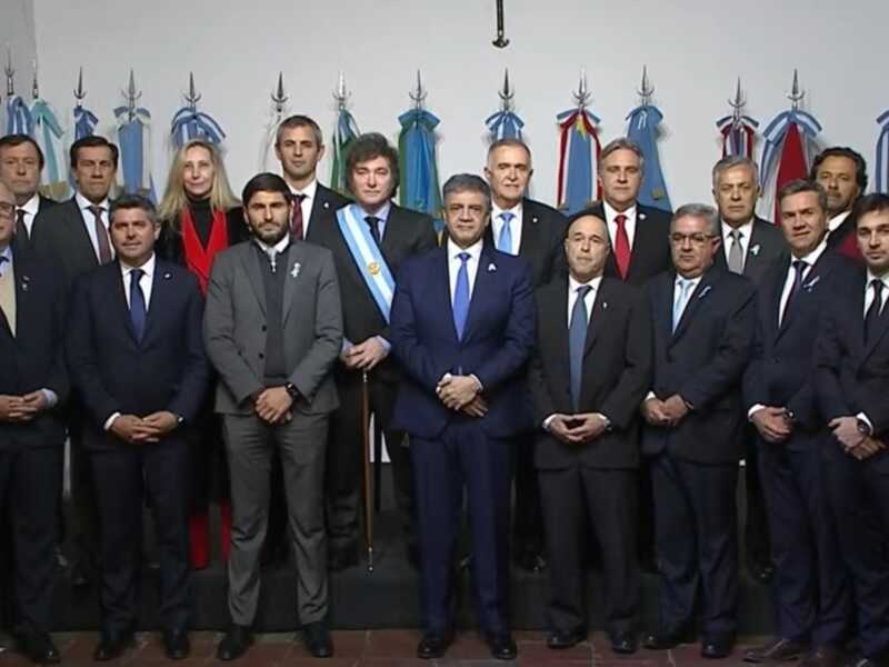 Javier Milei aseguró que viene endureciendo su retórica contra distintos sectores políticos, aseguró que los gobernadores “son parte del problema y no de la solución”.