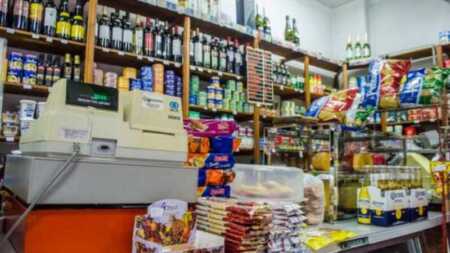 Almaceneros precupados por precios y consumo planchados