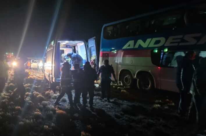 Santa Cruz: Choque entre un camión y un micro con cuatro muertos y al menos 20 heridos 4 choque andesmar - 3