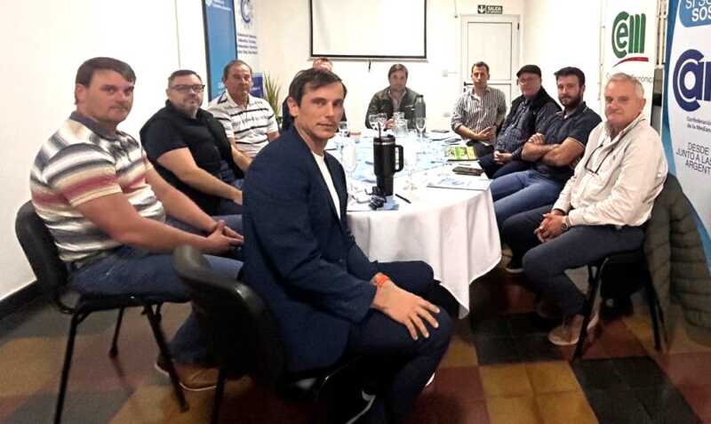 empresarios de Misiones con Diego Hartfield