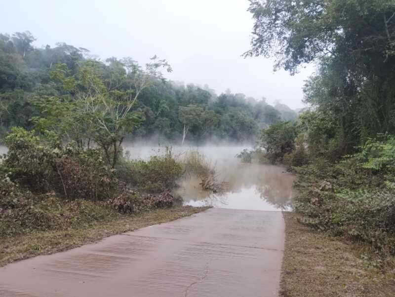 El Soberbio: este miércoles 2 se habilitaría la balsa y familias vuelven a sus hogares 5 El parque provincial Moconá continuaba cerrado, el arroyo Yabotí tenía 7,60 metros manteniendo el agua sobre el puente
