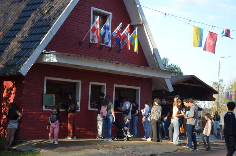 Oberá vive la Pre Fiesta del Inmigrante y lanza oficialmente la 45° edición nacional 2 Oberá celebra la Pre Fiesta del Inmigrante con ballet, feria gastronómica y shows en vivo. Este sábado se lanza oficialmente la 45° Fiesta Nacional del Inmigrante, con artistas nacionales y programación anticipada.