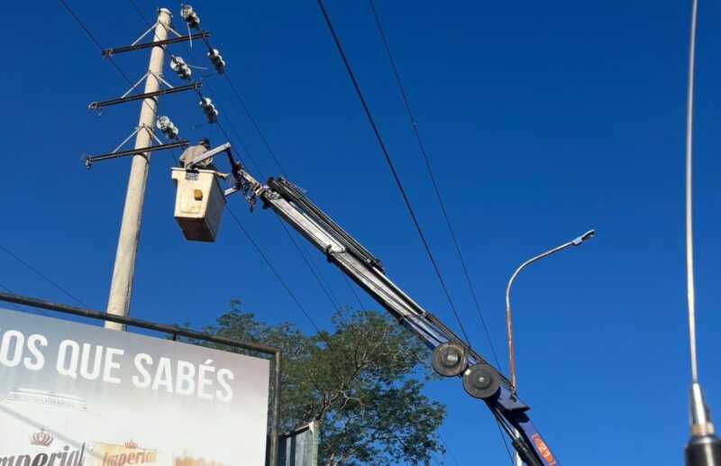Puerto Iguazú refuerza su infraestructura eléctrica con nuevas líneas en zona urbana 2 La localidad de Puerto Iguazú fortalece su infraestructura eléctrica mediante nuevas obras ejecutadas por Energía de Misiones