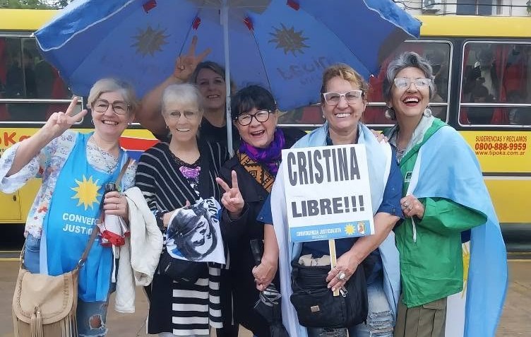 Julia Perié: “Necesitamos un gran frente que exprese el rechazo a las políticas de Milei” 2 Julia Perié fue parte de la multisectorial que se expresó en una marcha en respaldo a la ex presidenta Cristina Kirchner