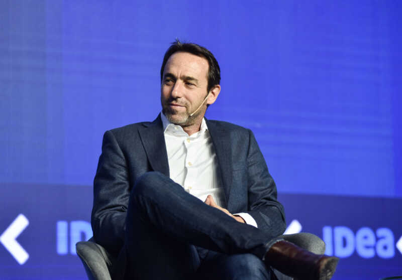 ¿Quiénes son los referentes que mejor conectan con los jóvenes argentinos? 2 El fundador de Mercado Libre, Marcos Galperin, es unn referente que aparece con una imagen positiva del 50%