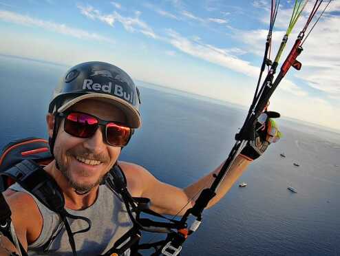 Murió Felix Baumgartner en un accidente aéreo con parapente motorizado en Italia 3 parapente - 2