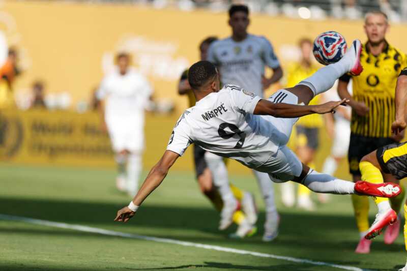 Mbappé dejó la concentración de Francia, viajó a Madrid y desató la polémica entre los hinchas 1 Kylian Mbappé abandonó temporalmente la concentración de Francia con autorización del cuerpo técnico y viajó a Madrid. La decisión provocó cuestionamientos de los hinchas en la previa del Mundial 2026.