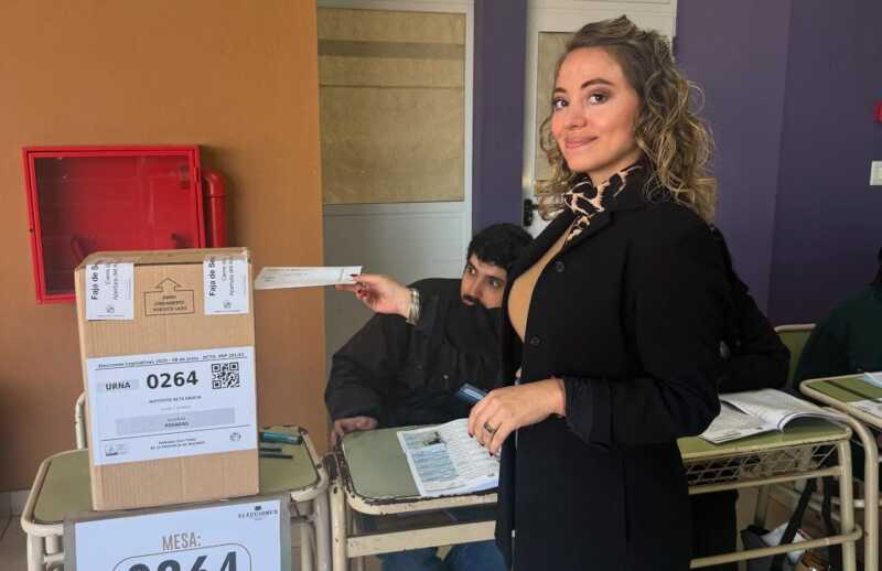 Walter Ríos confirmó que presentarán candidato en octubre, pero descartó a Palavecino 3 Ríos confirmó que el partido avanza en acuerdos con espacios nacionales, entre ellos el que lidera la misionera Rita Flores, presidenta del partido Ahora Vos.