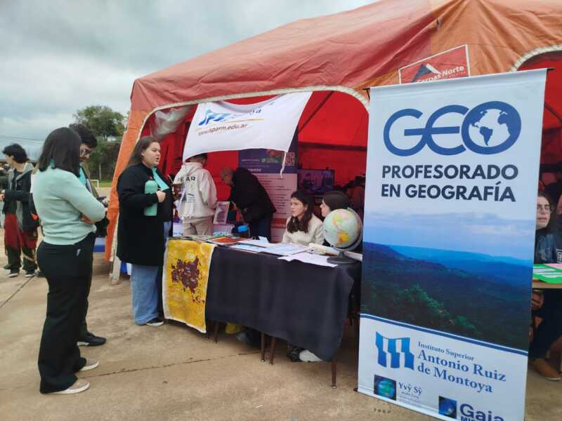 Inteligencia Artificial y Fotografía, entre las 300 carreras de la Expo Posadas Ciudad Universitaria 17 Expo Posadas Ciudad Universitaria 7 - 16