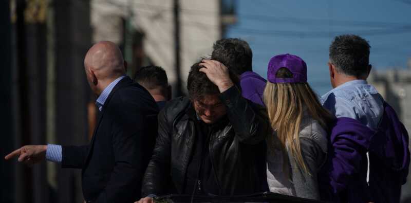 Ataque a la caravana de Milei en Lomas de Zamora: hay dos detenidos GzYYNr6WcAIrgm9 - 1