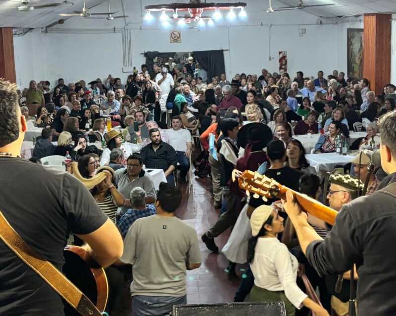 Una noche con el corazón chamamecero: Todos por el Negro 4 Todos por el Negro: Chamamecero Sangre Nueva fueron los encargados de dirigir la velada que se vivió con gran público el pasado viernes 1 de agosto