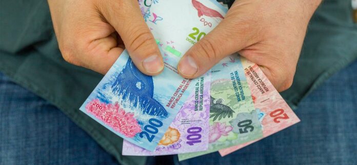 Noel Breard analizó el endeudamiento de las familias argentinas y cuestionó el modelo económico nacional 4 Breard explicó que más de 89 mil familias ya se sumaron al plan de refinanciación de deudas lanzado por el gobierno de Corrientes.