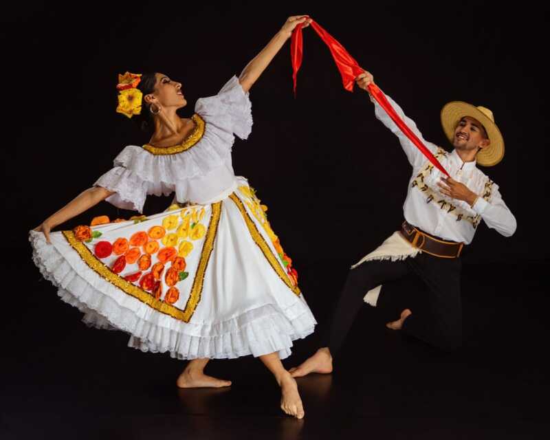 El Ballet Folklórico del Parque del Conocimiento celebra el Día del Folklore con una gala en el Teatro Lírico desde la tierra 1 - 3