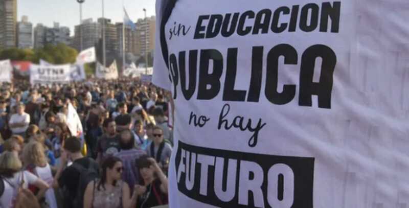Cuando la educación se filtra, el país se revela 5 La Universidad Nacional de Misiones advierte que la falta de presupuesto compromete becas, carreras y servicios básicos.
