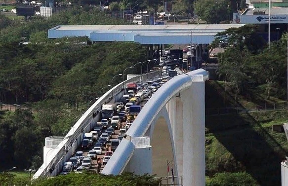 Este martes cerrarán temporalmente el Puente de la Amistad en Iguazú 539915810 18256284736305058 8822621437537796744 n - 2