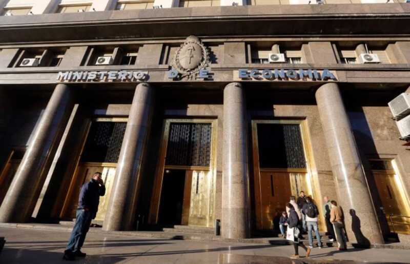 El Gobierno anunció la intervención en el mercado cambiario para frenar la volatilidad del dólar mercado cambiario