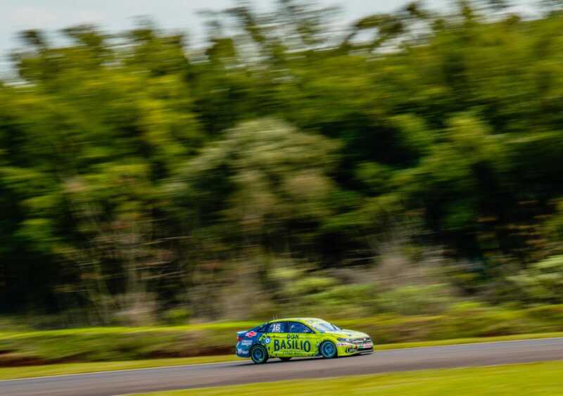 TN Clase 3: Okulovich concluyó 14° en Paraná tras un toque sobre el final 2 Okulovich clasificó 24° en la Clase 3 del TN en Paraná. El piloto misionero largará 8° en la tercera serie y buscará avanzar para la final.
