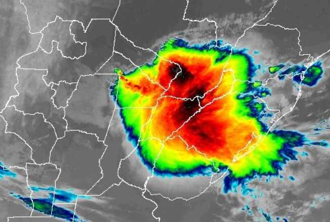 Misiones bajo alerta por tormentas: se esperan lluvias intensas, viento y posible caída de granizo 3 alerta metereologica - 2