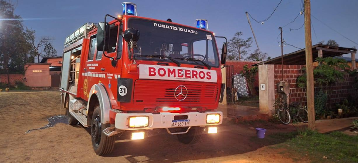 Casa en construcción fue consumida por las llamas en Garupá 2 bomberos iguazu - 1