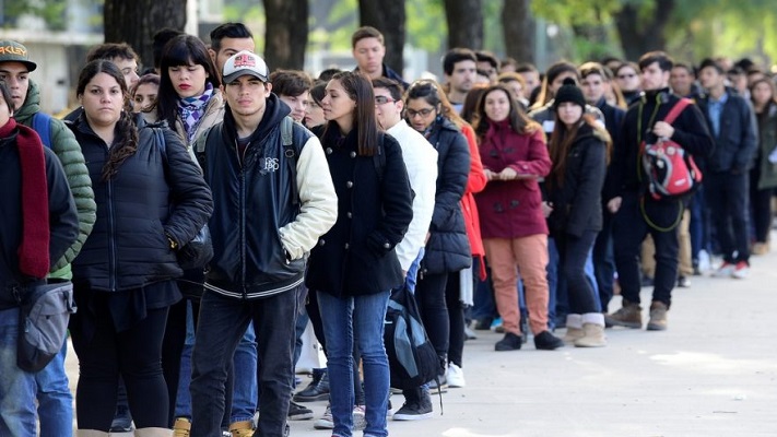 Tierra del Fuego y Neuquén lideran el empleo público y los sueldos más altos de la Argentina 7 desempleo - 6